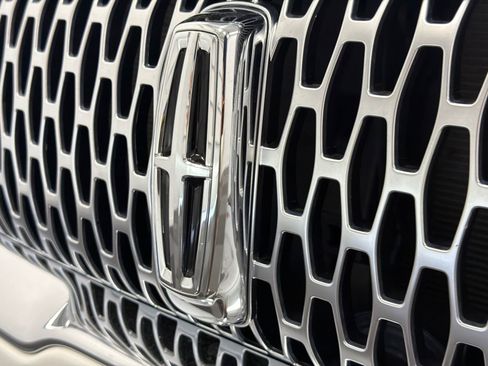 Used 2022 Lincoln Nautilus AWD image 13