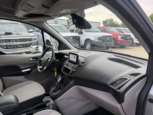 Used 2022 Ford Transit Connect XLT FWD image 9