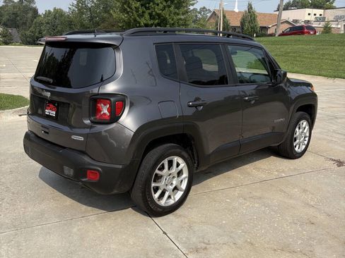 Used 2019 Jeep Renegade Latitude w/ Cold Weather Group image 4