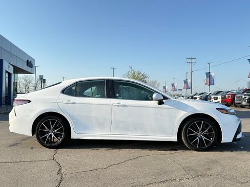Used 2024 Toyota Camry SE FWD image 8