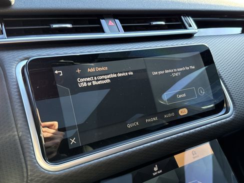 Used 2023 Land Rover Range Rover Velar R-Dynamic S image 21