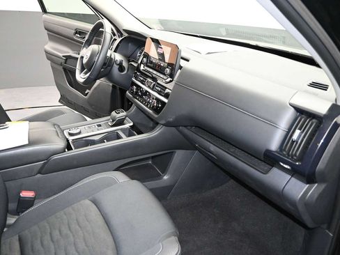 Used 2025 Nissan Pathfinder SV AWD/4WD image 26