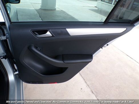 Used 2015 Volkswagen Jetta SE image 24