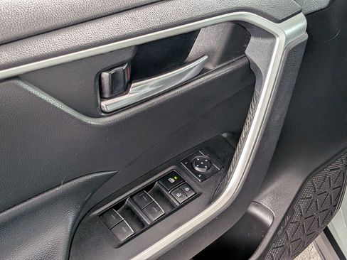 Certified 2022 Toyota RAV4 XLE Premium FWD image 9