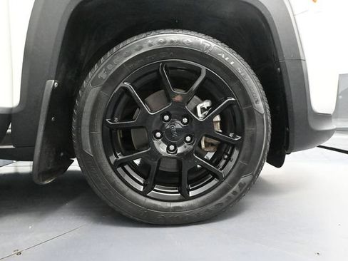 Used 2020 Jeep Renegade Altitude FWD image 17