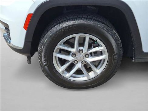 Used 2022 Jeep Grand Cherokee L Laredo w/ Luxury Tech Group I RWD image 14