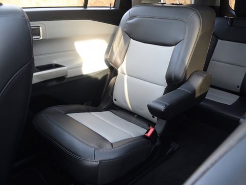 Used 2023 Ford Explorer XLT w/ Equipment Group 202A image 15