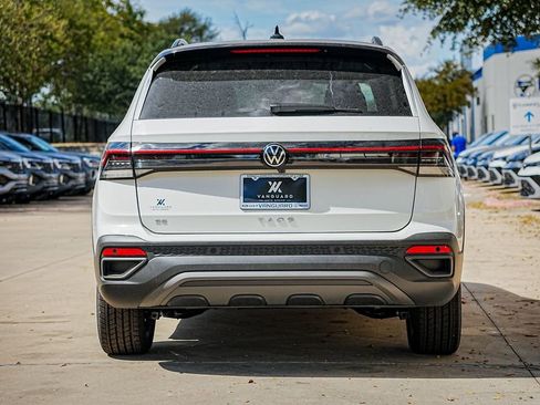 New 2025 Volkswagen Taos SE FWD image 6