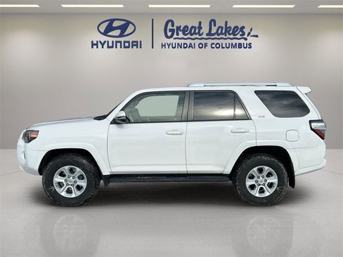Used 2018 Toyota 4Runner SR5 Premium image 2