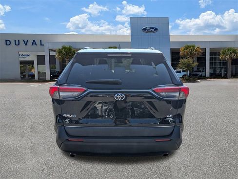 Used 2019 Toyota RAV4 LE image 4