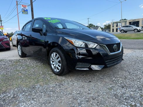 Used 2020 Nissan Versa S image 3