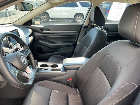 Used 2025 Nissan Altima 2.5 SV FWD image 7