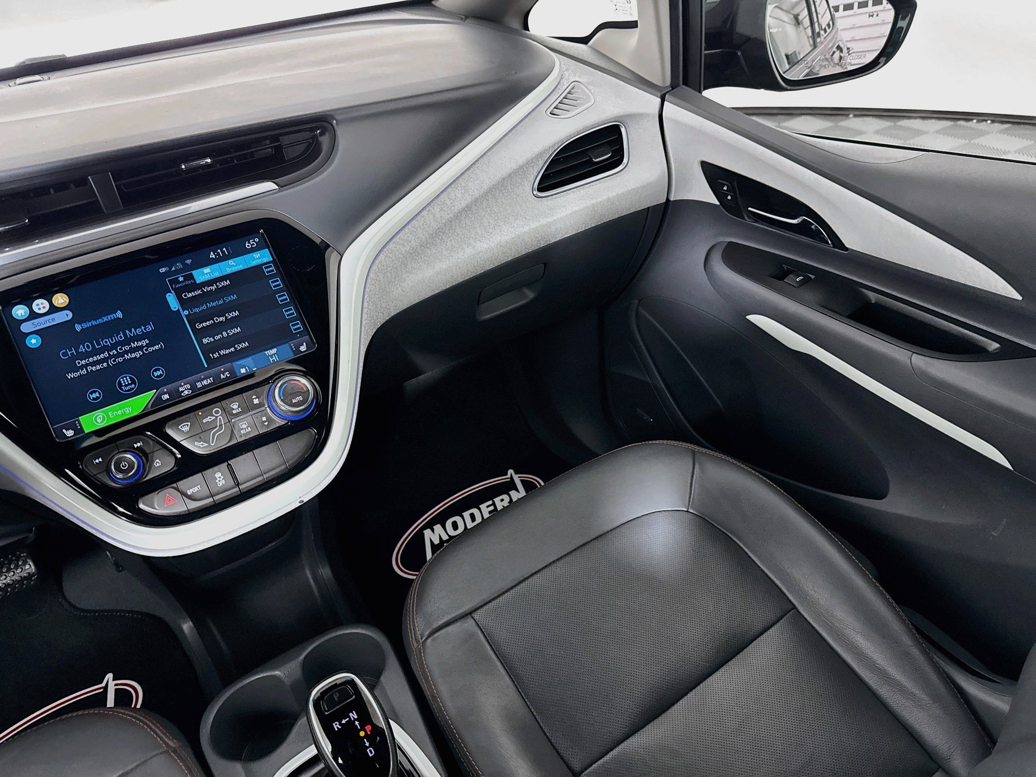 Used 2021 Chevrolet Bolt Premier w/ Infotainment Package FWD image 31