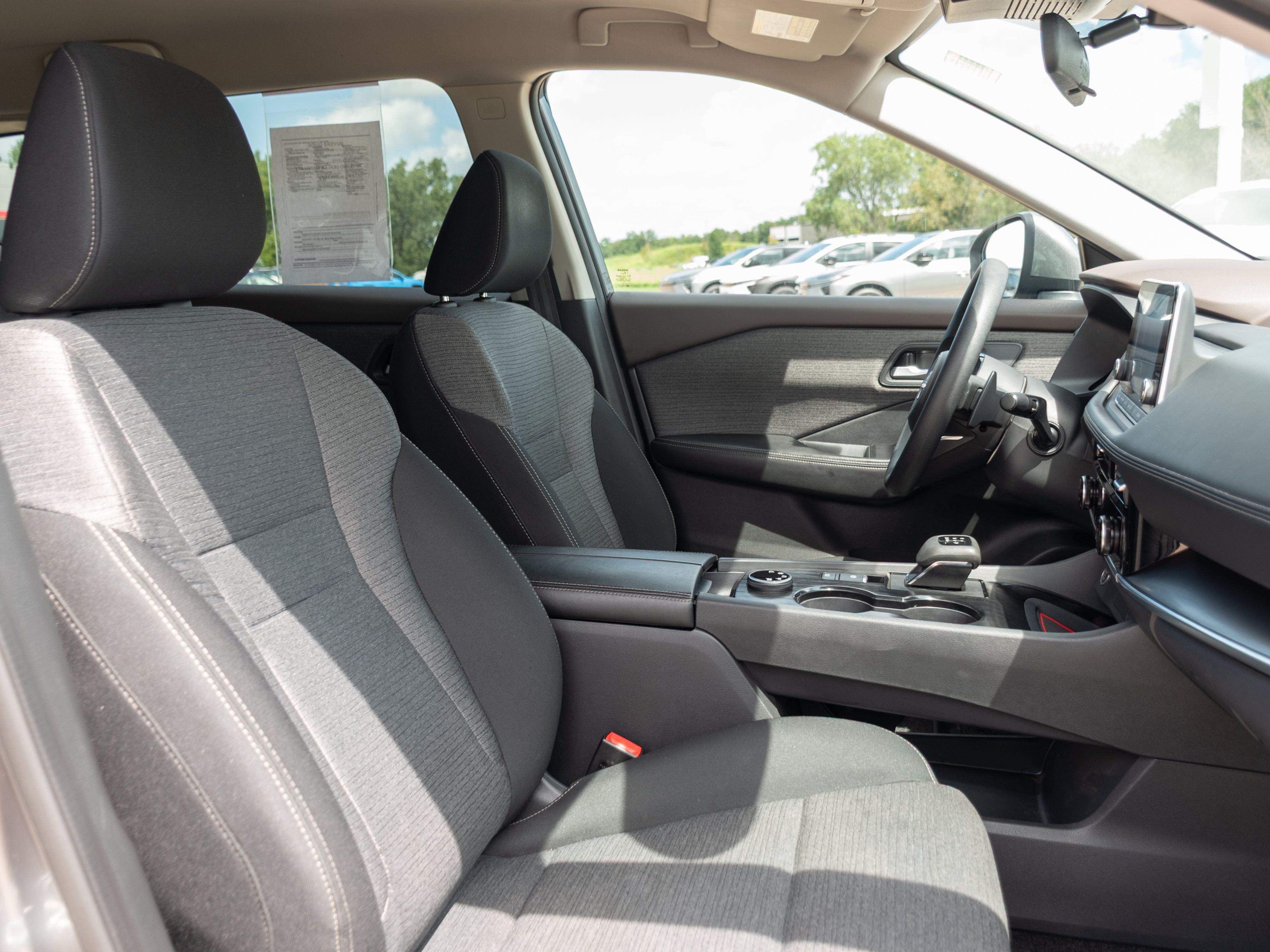 Used 2022 Nissan Rogue SV AWD/4WD image 23