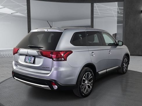 Used 2016 Mitsubishi Outlander ES AWD/4WD image 5