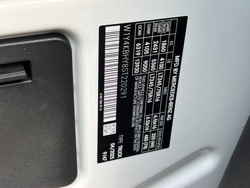 Used 2025 Mercedes-Benz Sprinter 2500 image 27