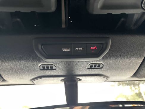 Used 2022 Jeep Gladiator Willys image 32