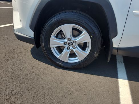 Certified 2019 Toyota RAV4 XLE w/ Convenience Package AWD/4WD image 9