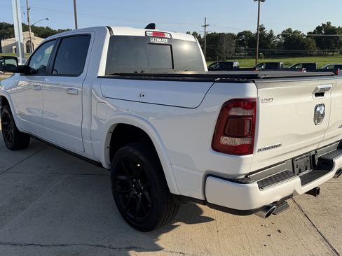 Used 2022 RAM 1500 Laramie AWD/4WD image 5