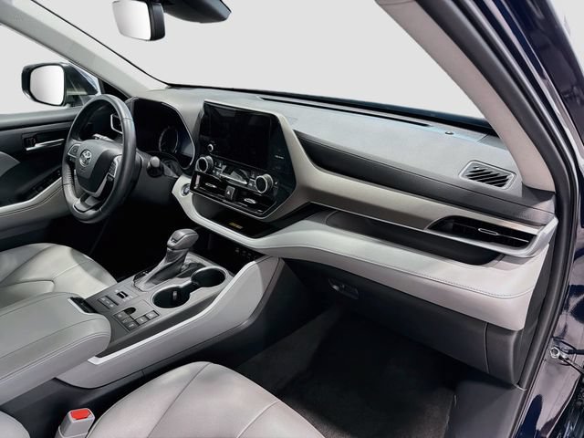 Used 2023 Toyota Highlander XLE AWD/4WD image 22