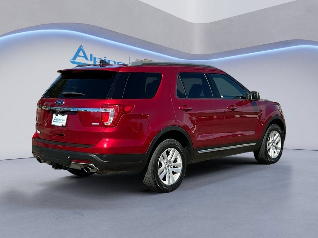 Used 2018 Ford Explorer XLT AWD/4WD image 5