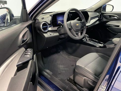 Used 2024 Chevrolet Trax LT image 17