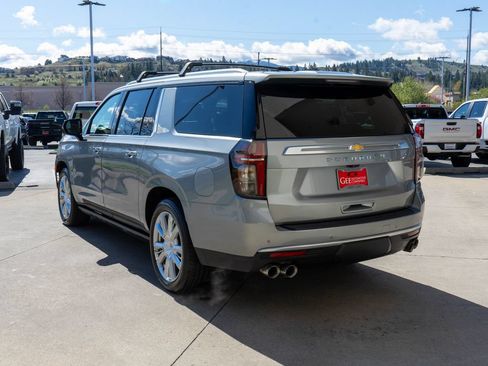 Used 2024 Chevrolet Suburban High Country AWD/4WD image 5