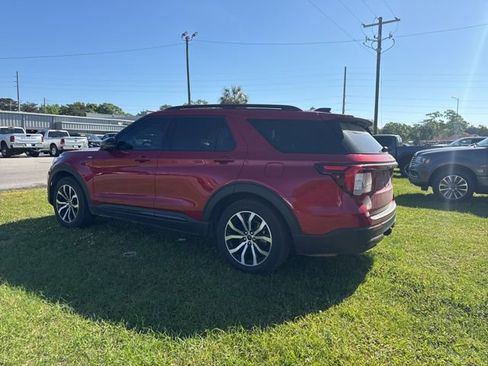 Used 2025 Ford Explorer ST-Line w/ Premium Package image 4