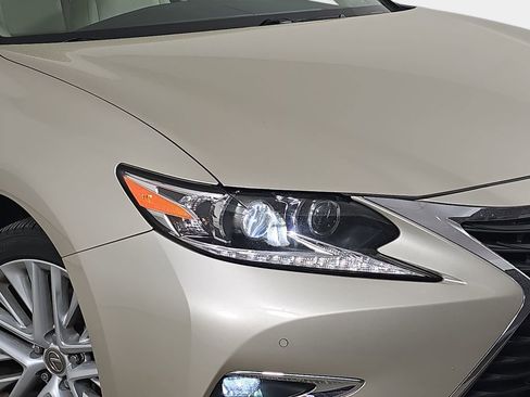 Used 2016 Lexus ES 350 w/ Luxury Package w/Wood Trim FWD image 35
