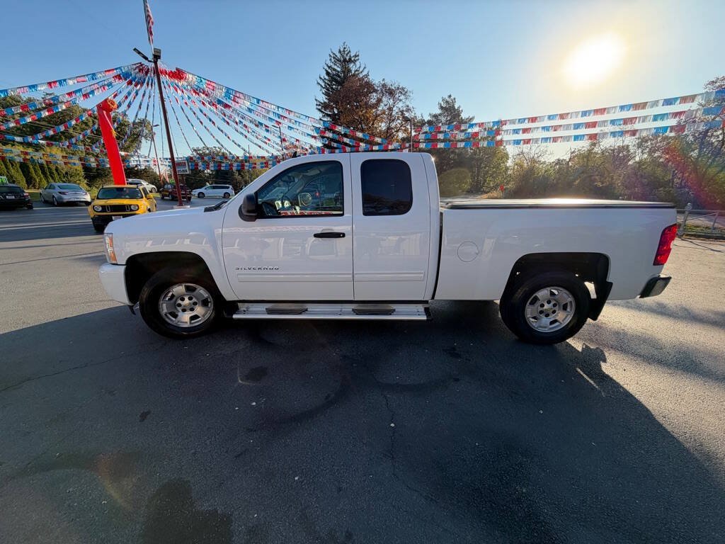 Used 2011 Chevrolet Silverado 1500 LT w/ All-Star Edition AWD/4WD image 5