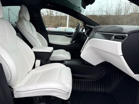 Used 2016 Tesla Model X 60D image 37