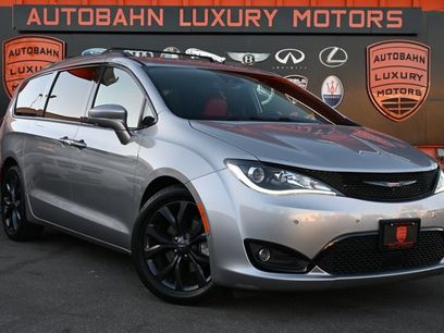 Used 2020 Chrysler Pacifica Limited w/ Quick Oder Package 2EV RED-S