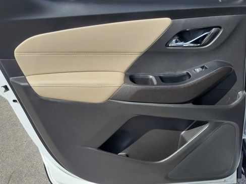 Used 2023 Chevrolet Traverse LS FWD image 24