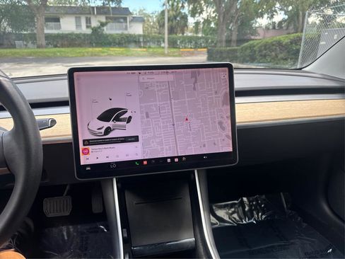 Used 2020 Tesla Model 3 Standard Range Plus image 23