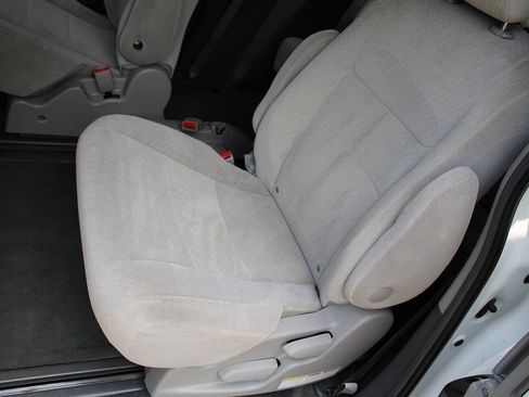 Used 2015 Toyota Sienna LE FWD image 31