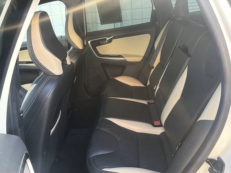 Used 2013 Volvo XC60 T6 R-Design Platinum AWD/4WD image 19