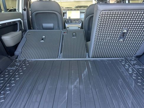 New 2026 Land Rover Defender 110 X-Dynamic SE AWD/4WD image 27