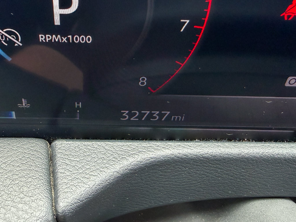 Used 2025 Nissan Armada SV AWD/4WD image 23