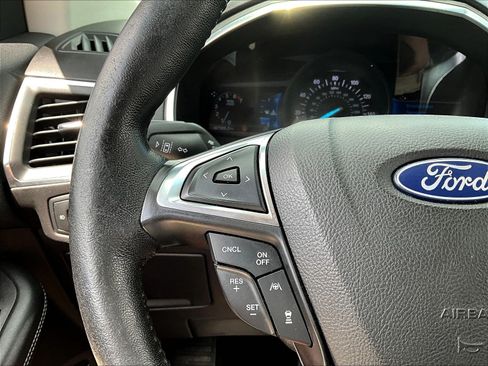 Used 2021 Ford Edge Titanium AWD/4WD image 11