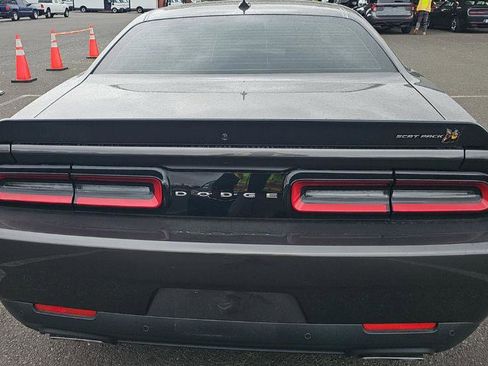 Used 2022 Dodge Challenger R/T Scat Pack RWD image 4