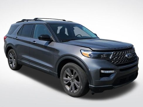 Used 2023 Ford Explorer XLT w/ Equipment Group 202A RWD image 5