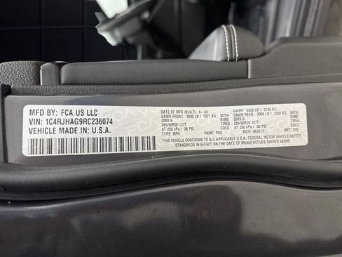 Used 2024 Jeep Grand Cherokee Altitude image 38