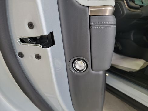 Used 2024 Rivian R1T Adventure AWD/4WD image 30