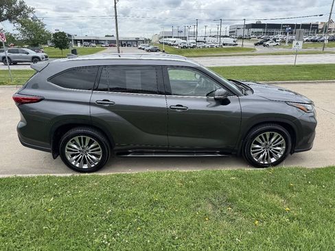 Used 2023 Toyota Highlander Platinum AWD/4WD image 6