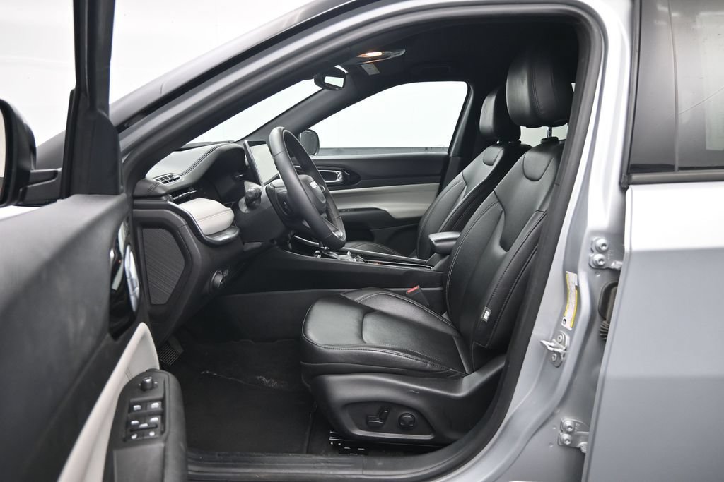 Used 2025 Jeep Compass Limited AWD/4WD image 23