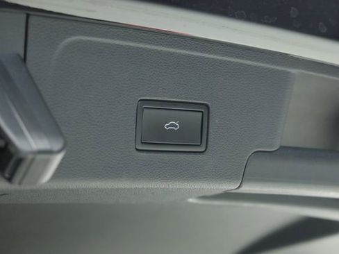 Used 2022 Volkswagen Atlas Cross Sport SEL image 38