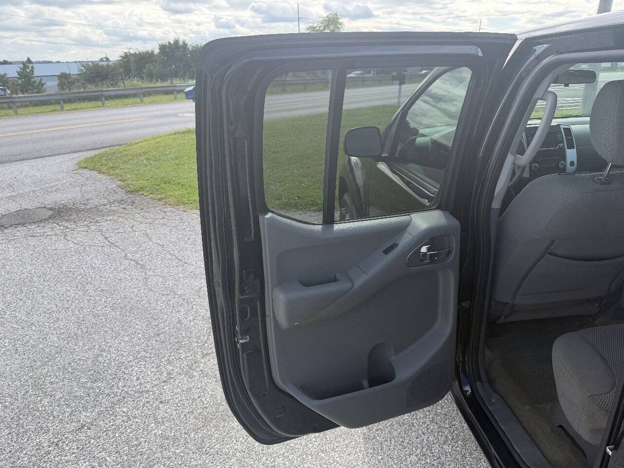 Used 2018 Nissan Frontier SV AWD/4WD image 21