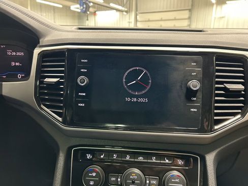 Used 2021 Volkswagen Atlas Cross Sport SEL Premium image 19