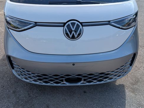 Used 2025 Volkswagen ID. Buzz Pro S Plus RWD image 12