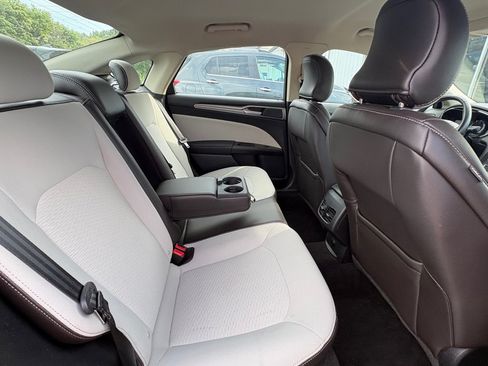 Used 2019 Ford Fusion SE w/ Equipment Group 151A FWD image 14